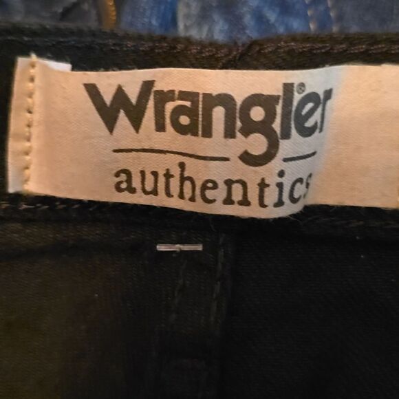 New with tags Wrangler Authentic Men's 42x30 Black Straight Leg Jeans - Picture 6 of 7